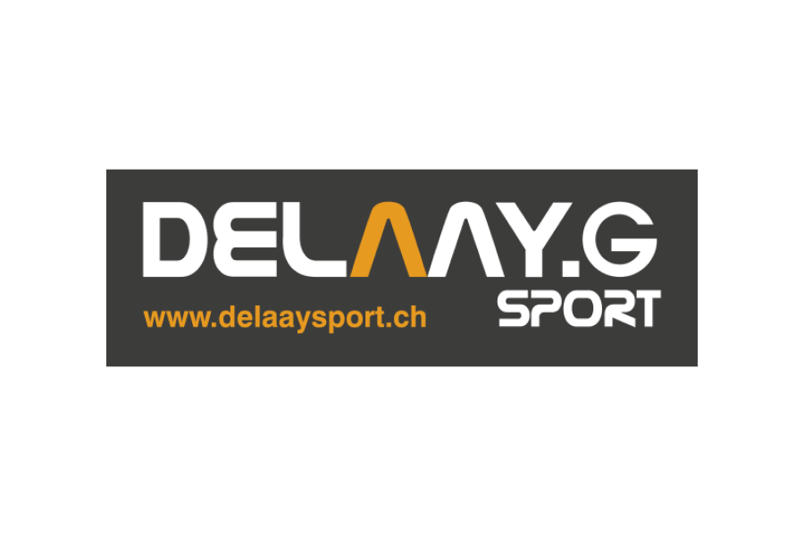 Ein rechteckiges Logo mit dem Text DELAAY.G SPORT in Weiß und Orange und der Website www.delaaysport.ch auf dunklem Hintergrund.