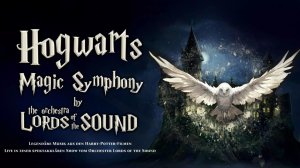 Affiche de la Symphonie magique de Poudlard par l'orchestre Lords of the Sound, représentant un hibou volant devant le château de Poudlard la nuit.